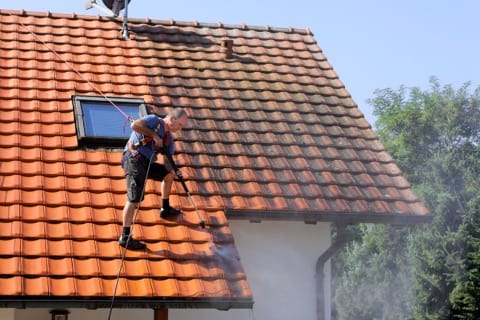 Nettoyage de toiture & gouttières, peinture & hydrofugation de toiture Stigny